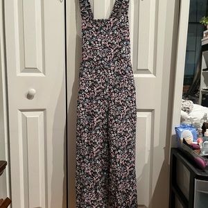 Zara floral overalls NWT size small. Stretchy material!